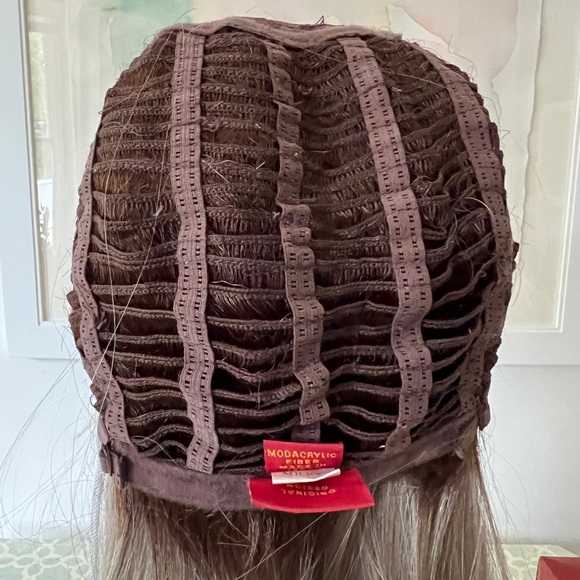 Sage by Rene of Paris Lace Front and Mono part blonde wig with rooting
Worn once - Picture 6 of 10